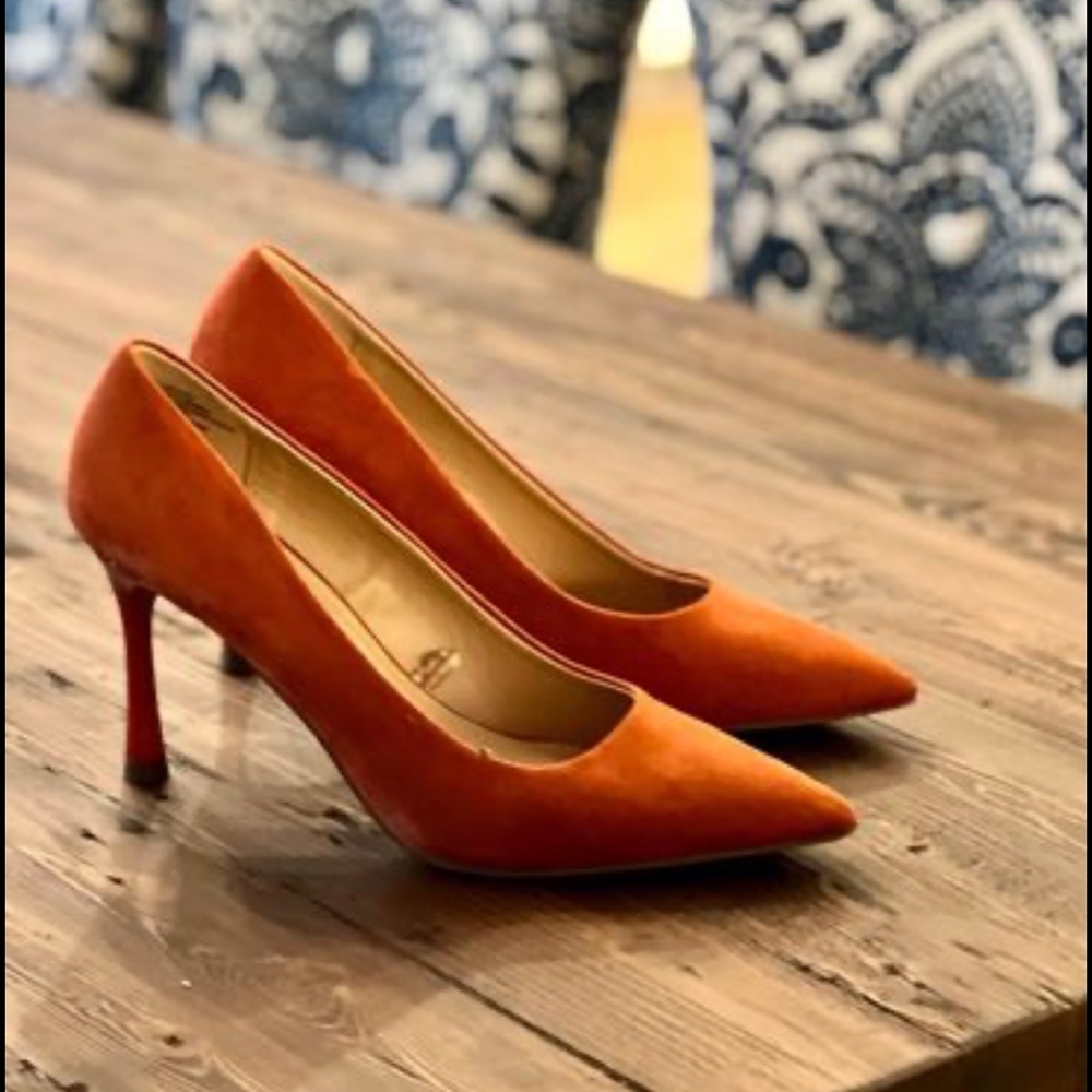 Shoes size 7